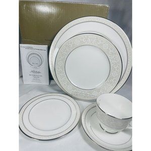 Noritake MONTVALE PLATINUM 5 PIECE PLACE SETTING Style 4807L White Bone China